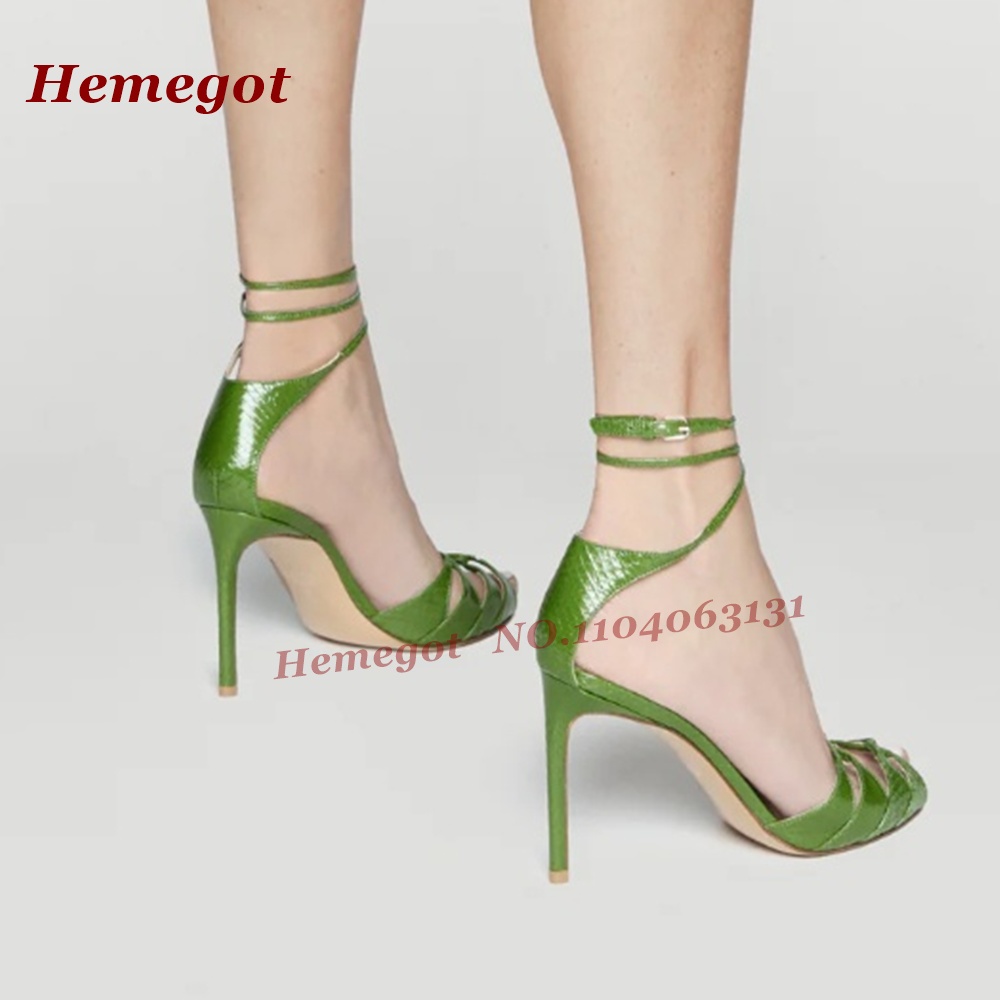 Зеленые сандалии с ремешками и – обзор и цена Sandal Strappy Heeled